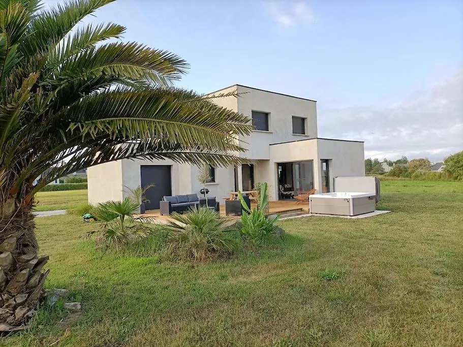 Holiday home Maison De Vacances Ty Zoizos A 250 M De La Plage Plouescat