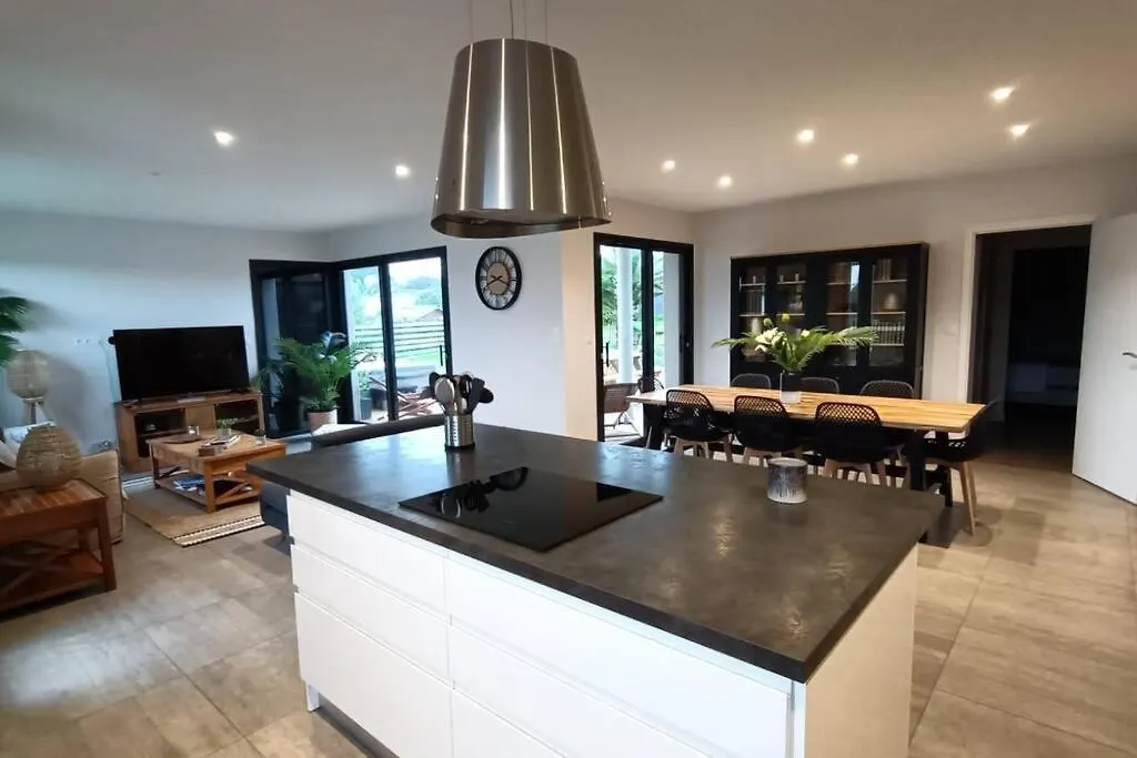 Holiday home Maison De Vacances Ty Zoizos A 250 M De La Plage Plouescat